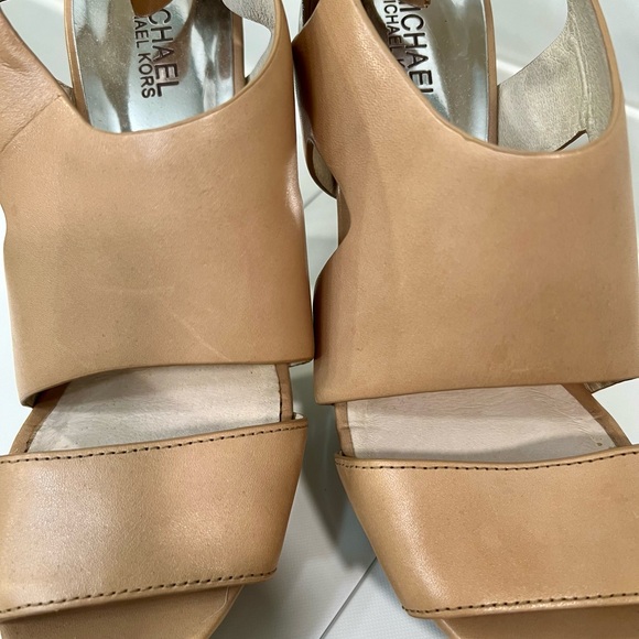 EUC Beige Michael Kors Platform Pump Sz 8 1/2 - Picture 9 of 12